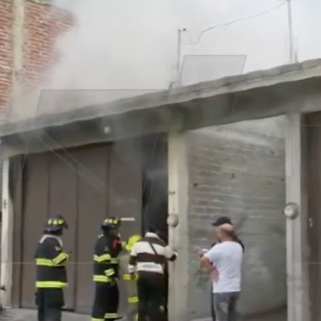 Incendio Dentro de un Local Comercial es Extinguido por Bomberos de León